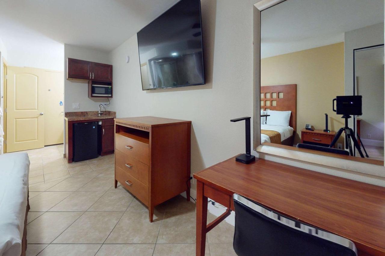 Rodeway Inn & Suites Fort Lauderdale Airport & Cruise Port Εξωτερικό φωτογραφία