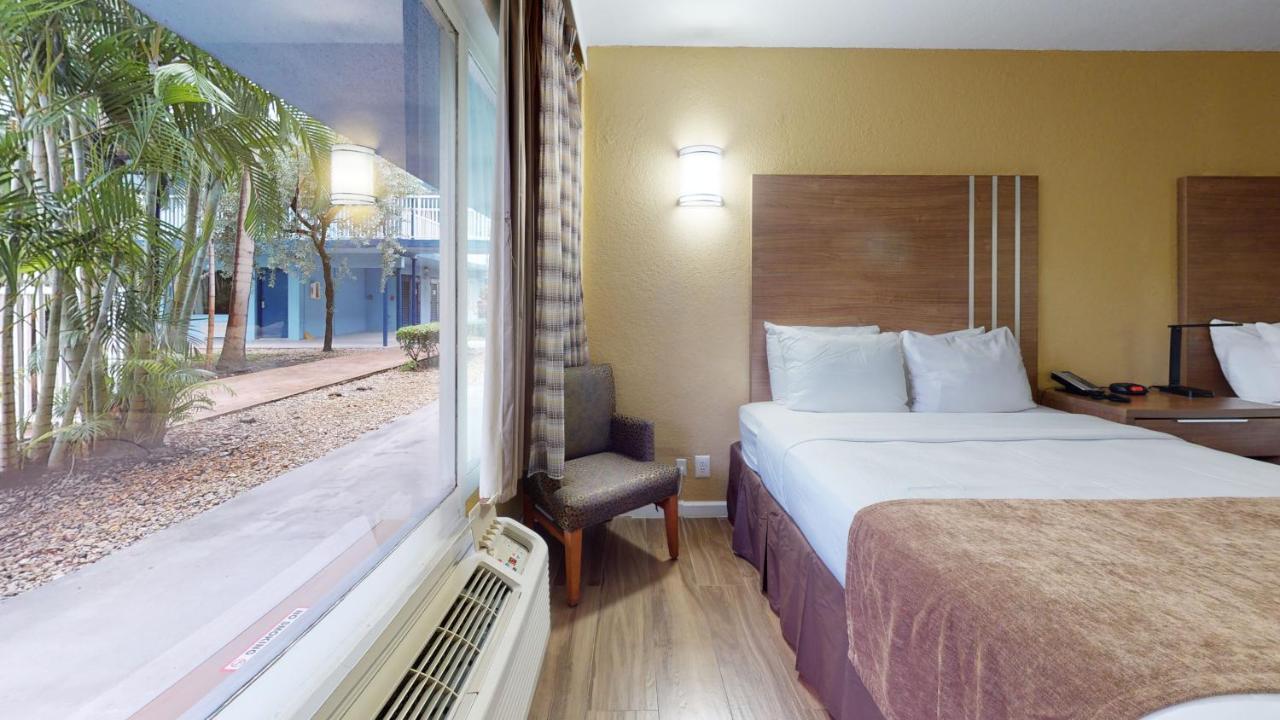 Rodeway Inn & Suites Fort Lauderdale Airport & Cruise Port Εξωτερικό φωτογραφία